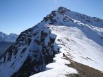 La vetta e la cresta del M. Zerbion, con pericolose cornici di neve e ghiaccio
