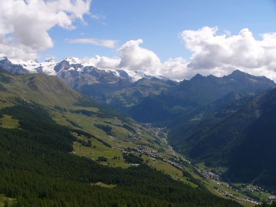 La catena del M. Rosa e l'alta Valle d'Ayas, salendo al M. Zerbion