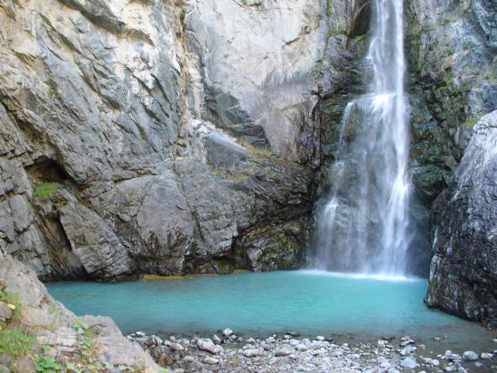 La cascata che l'Evancon forma a Isollaz, presso Challand Saint Victor